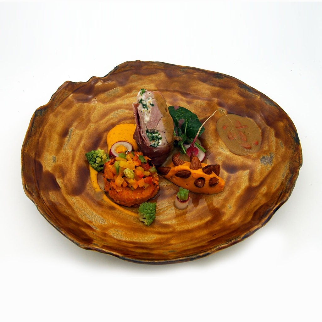 Свинско бонфиле с козе сирене и орехи в пушена шунка